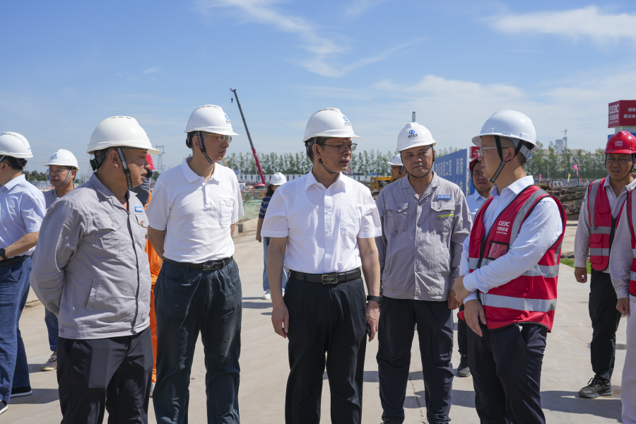 7月17日，涂山峰赴江陵火電項目防汛安全檢查