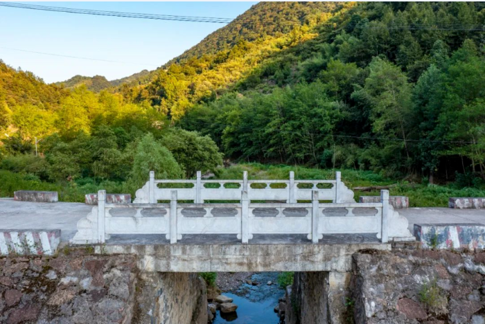 民心橋方便了村民通行 攝影:胡九思 民心橋方便了村民通行 攝影:胡九思